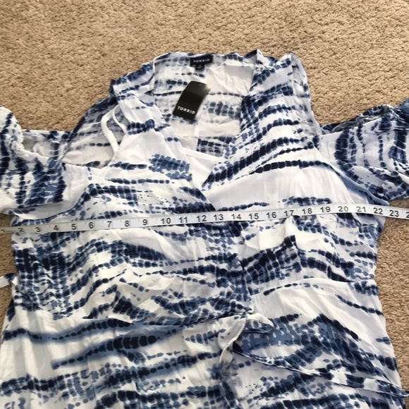 NWT! TORRID Size 2X blue tie dye cold shoulder wrap dress - Picture 8 of 10